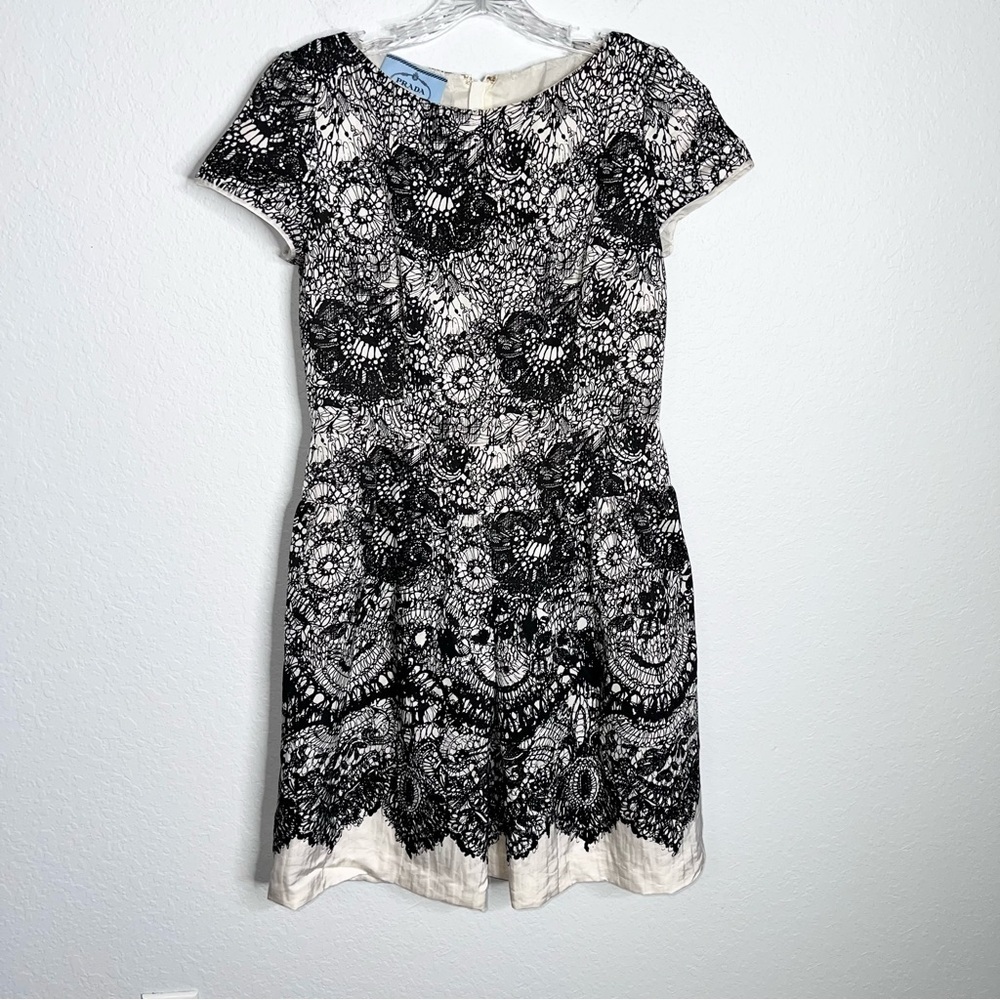 Prada Dress Women’s 10 46 Fit & Flared Satin Lace Printed Black White Short B23 - Picture 2 of 8